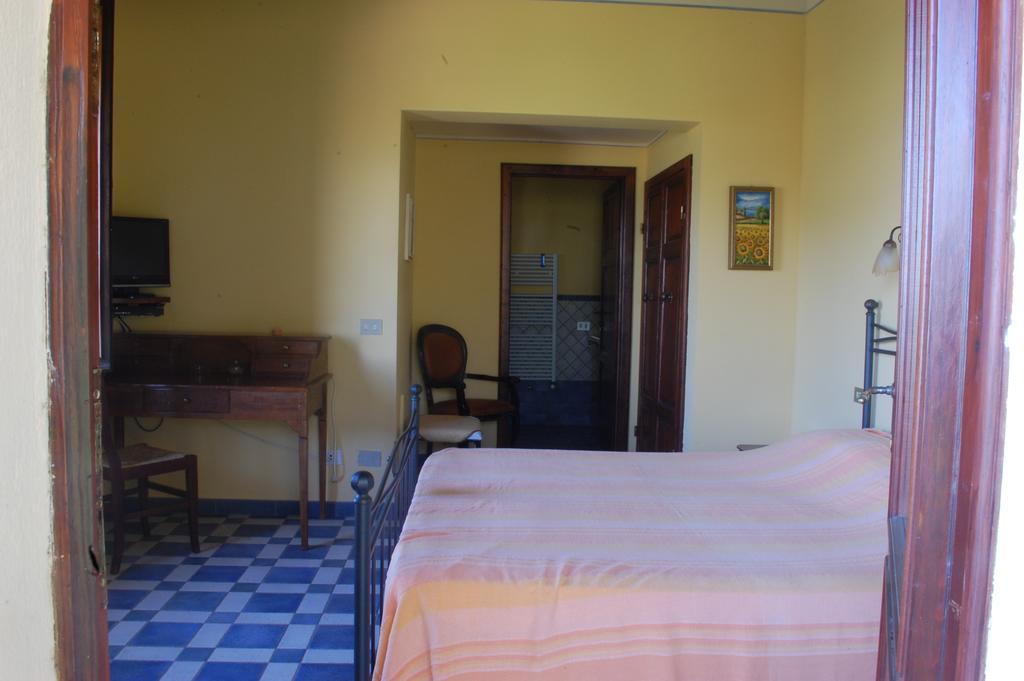 Il Pino Bed and Breakfast Vetulonia Værelse billede