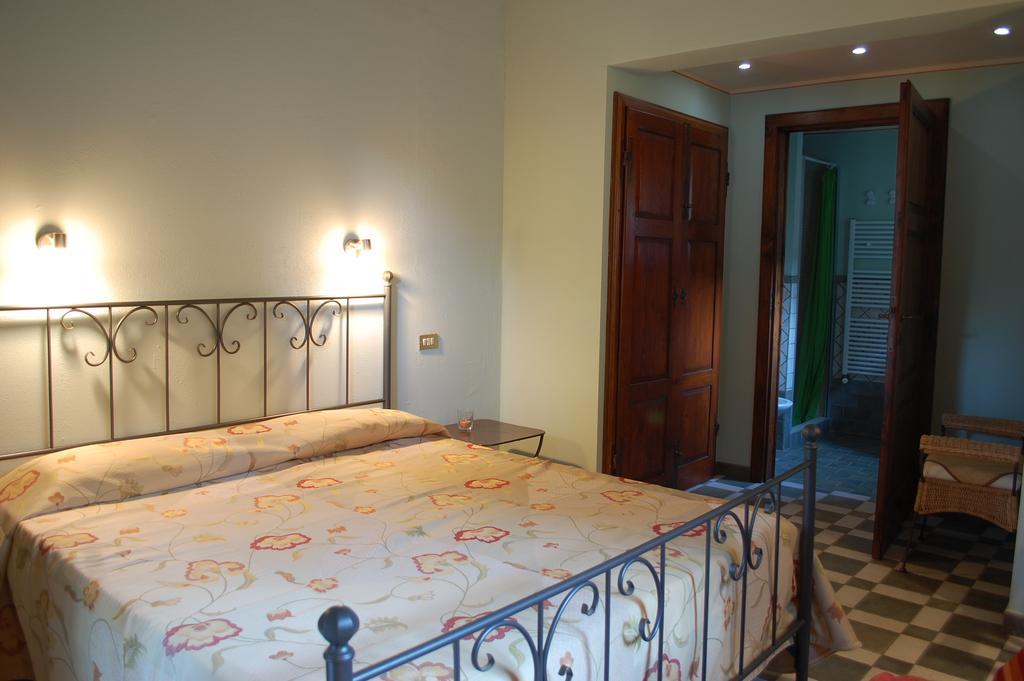 Il Pino Bed and Breakfast Vetulonia Værelse billede