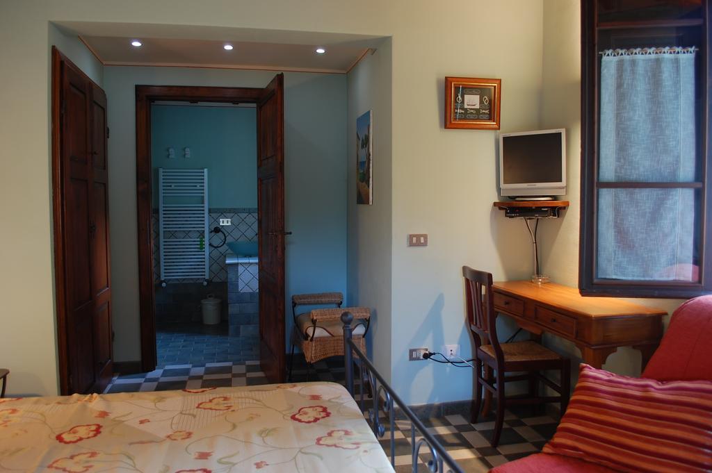 Il Pino Bed and Breakfast Vetulonia Værelse billede